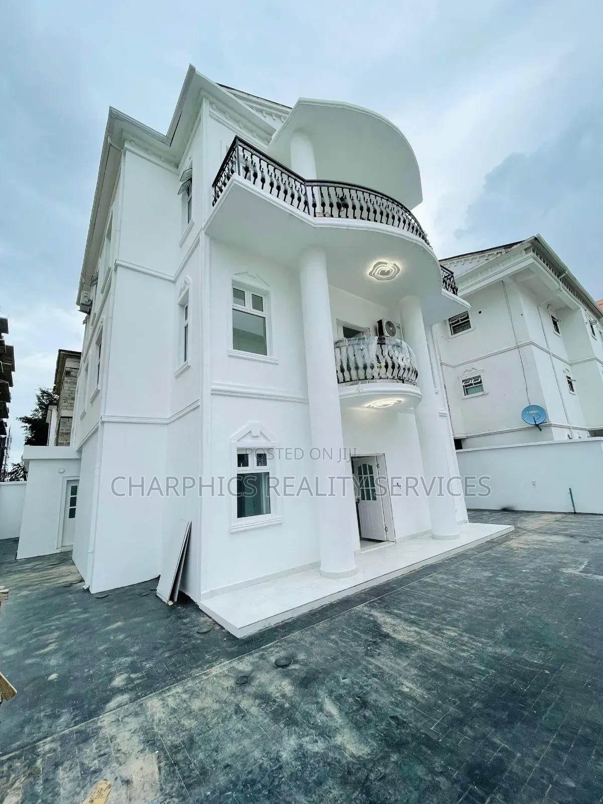 4bdrm Duplex in Banana Island for sale in Banana Island