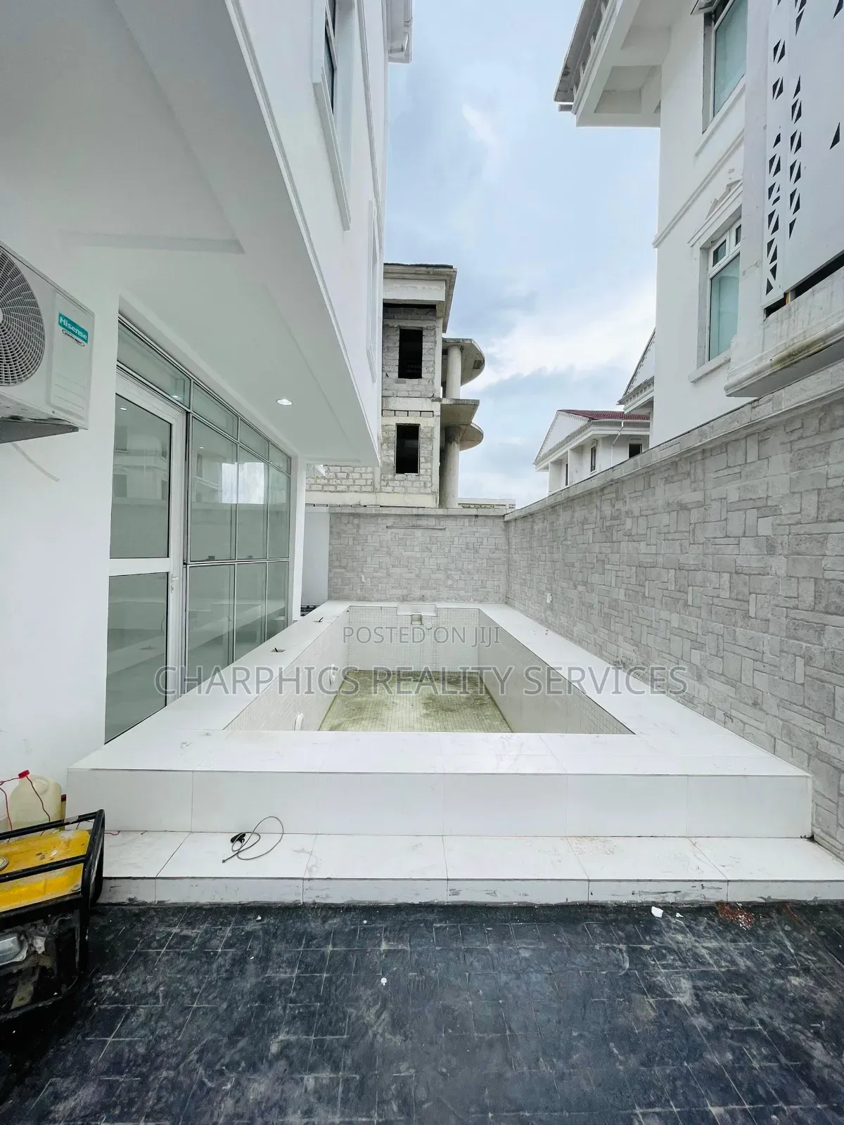 4bdrm Duplex in Banana Island for sale in Banana Island