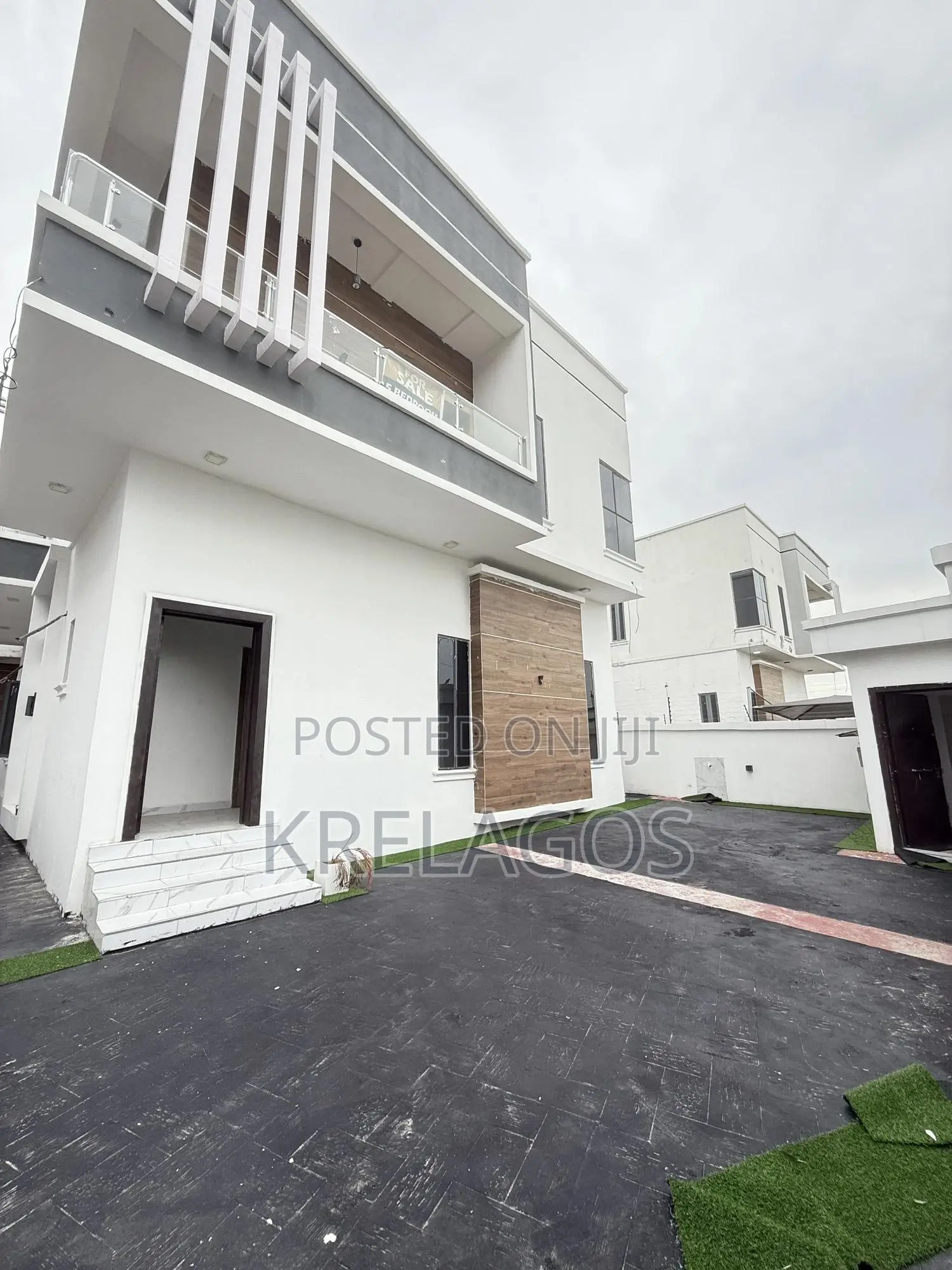 5bdrm Duplex in Chevron for sale in Chevron