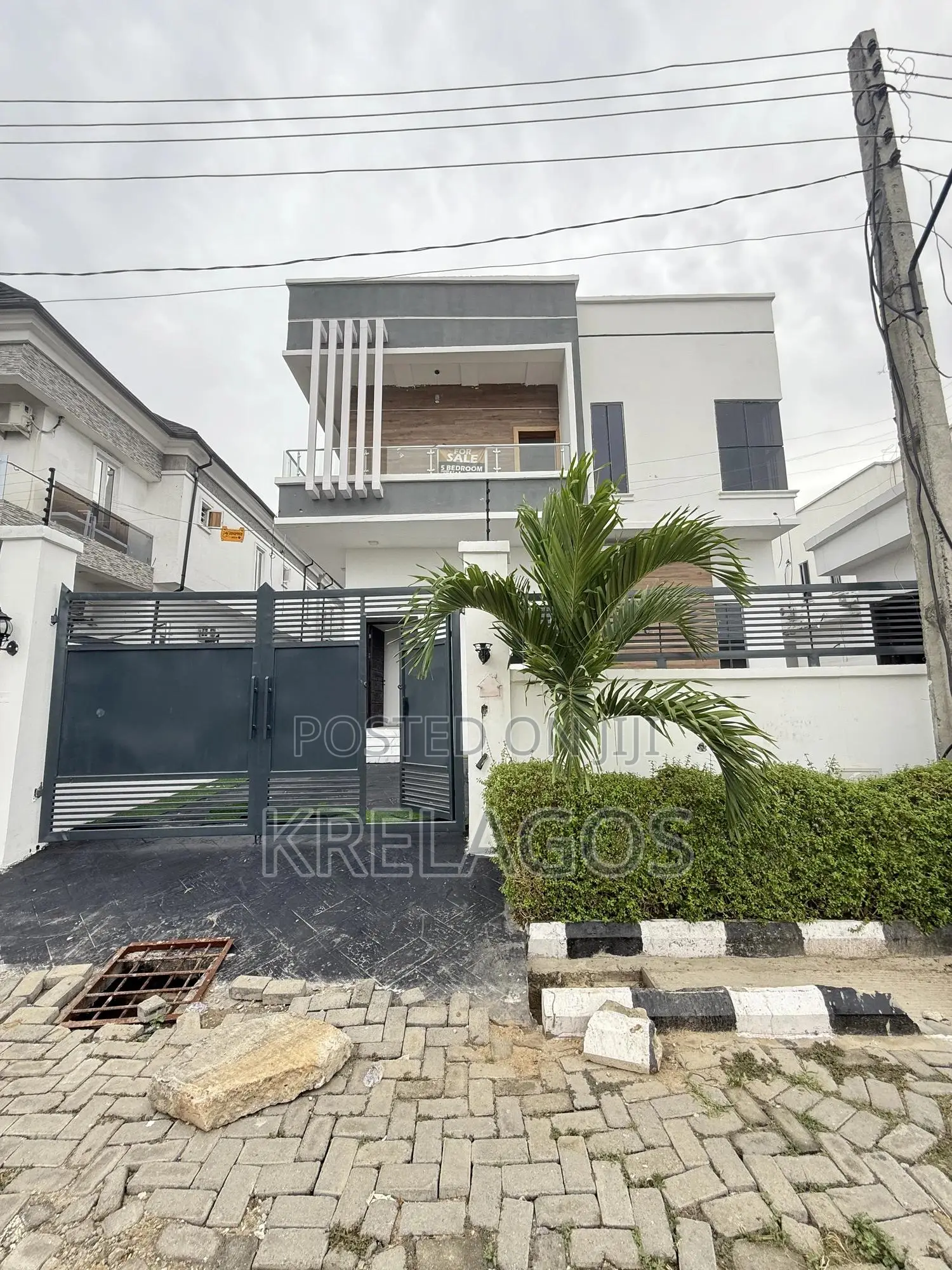 5bdrm Duplex in Chevron for sale in Chevron