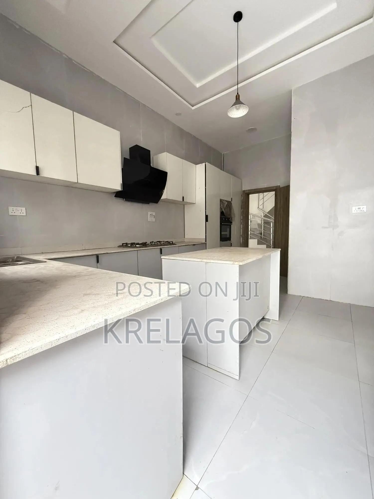 5bdrm Duplex in Chevron for sale in Chevron