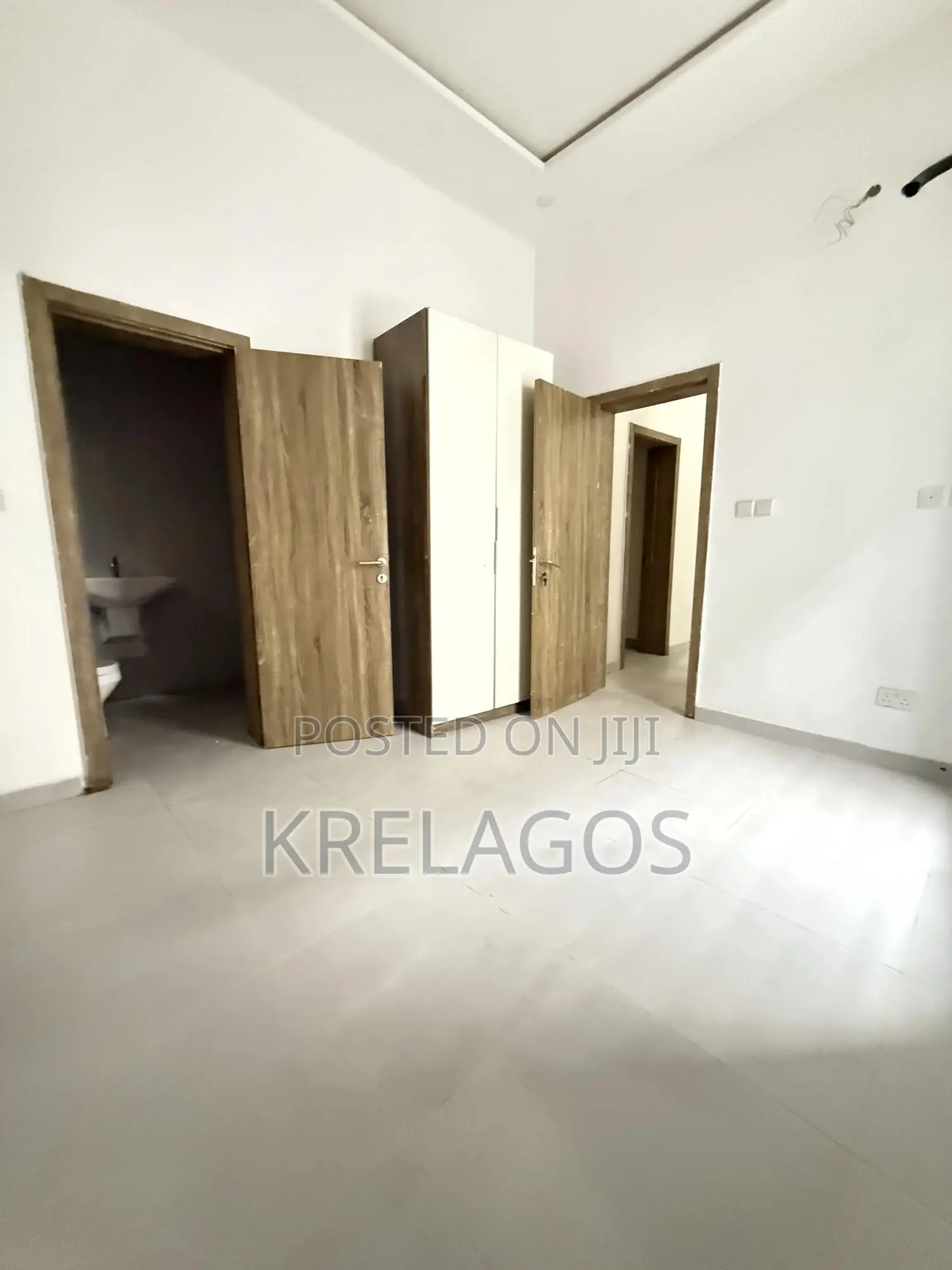 5bdrm Duplex in Chevron for sale in Chevron