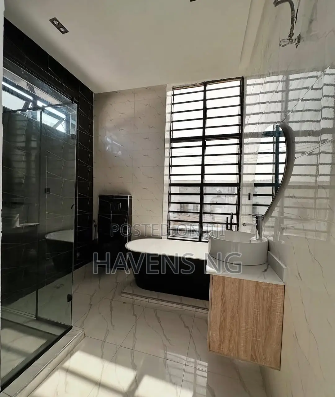 4bdrm Duplex in Ikota for sale in Ikota