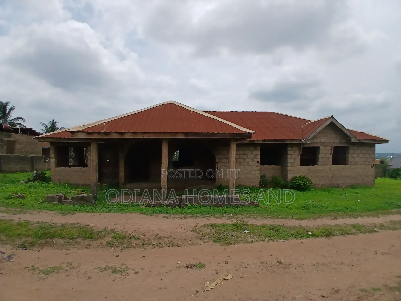5bdrm Bungalow In Oki, Ibadan For Sale in Ibadan