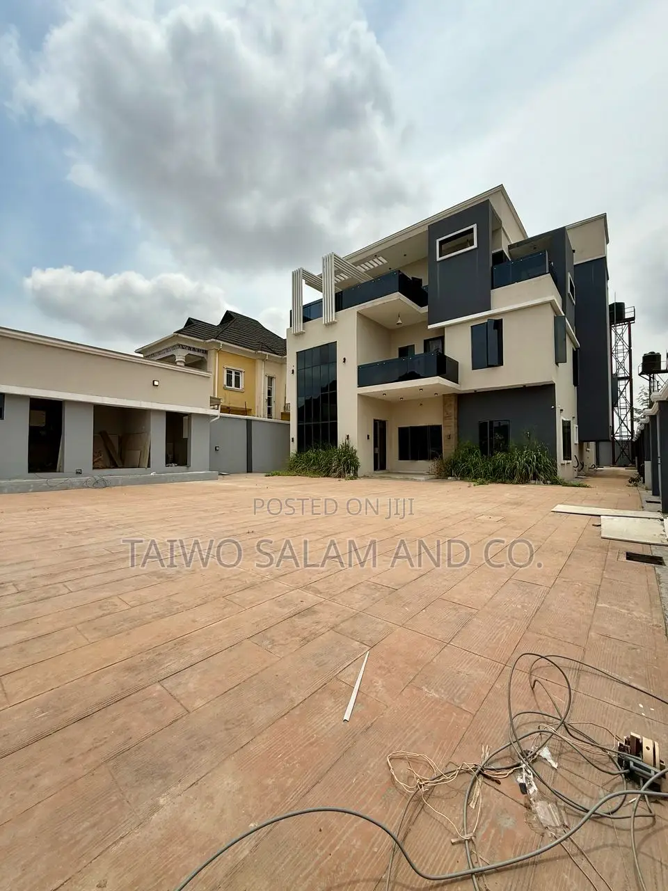 5bdrm Duplex in Akobo for sale in Akobo