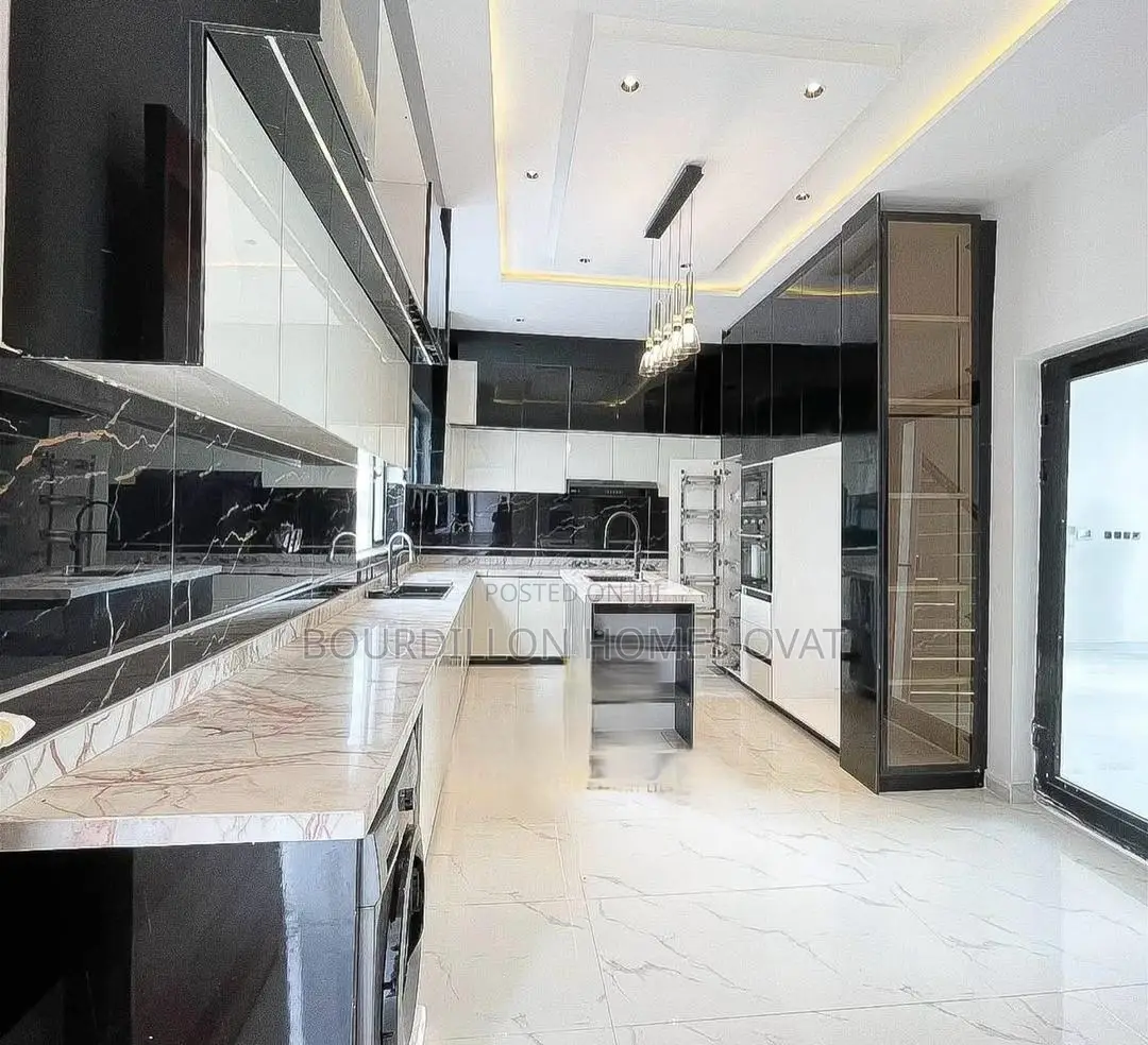 5bdrm Duplex in Lekki for sale in Lekki