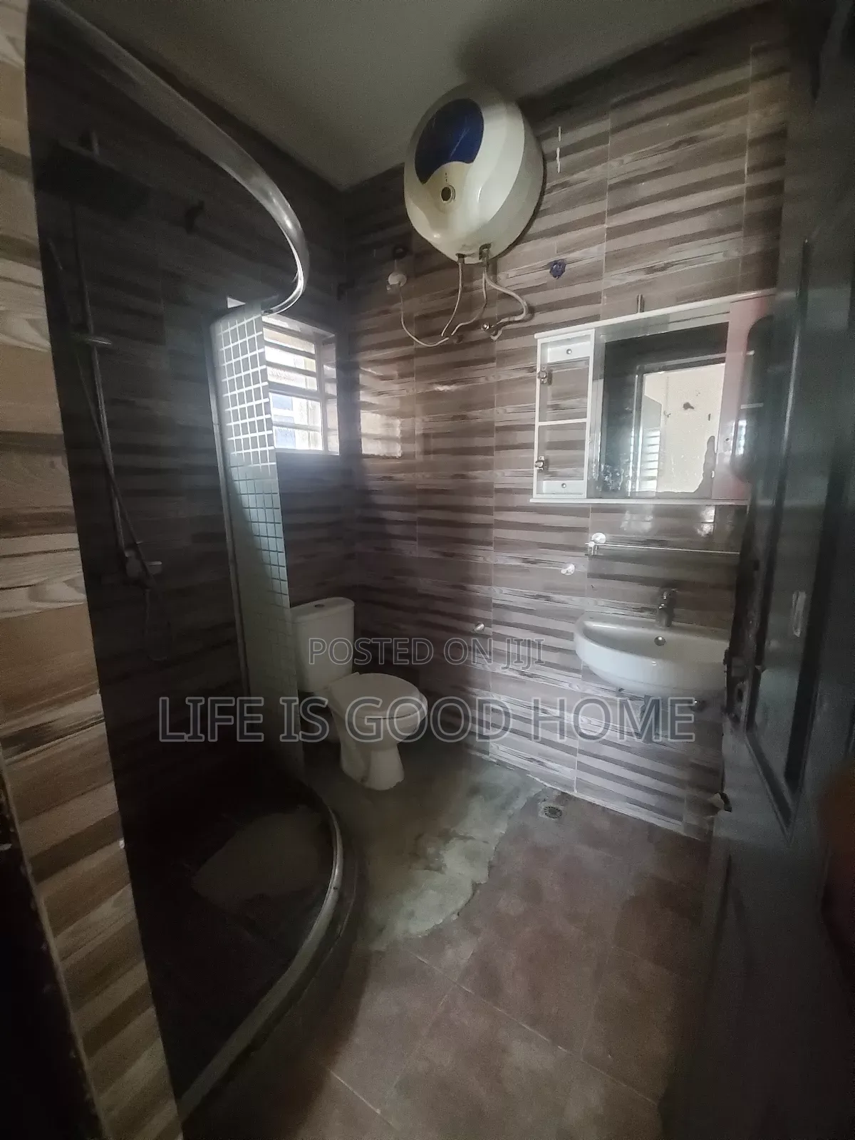 1bdrm Shared Apartment in Conservation Court, Chevron for rent in Chevron