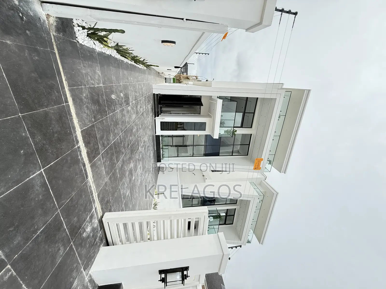 5bdrm Duplex in Chevron for sale in Chevron