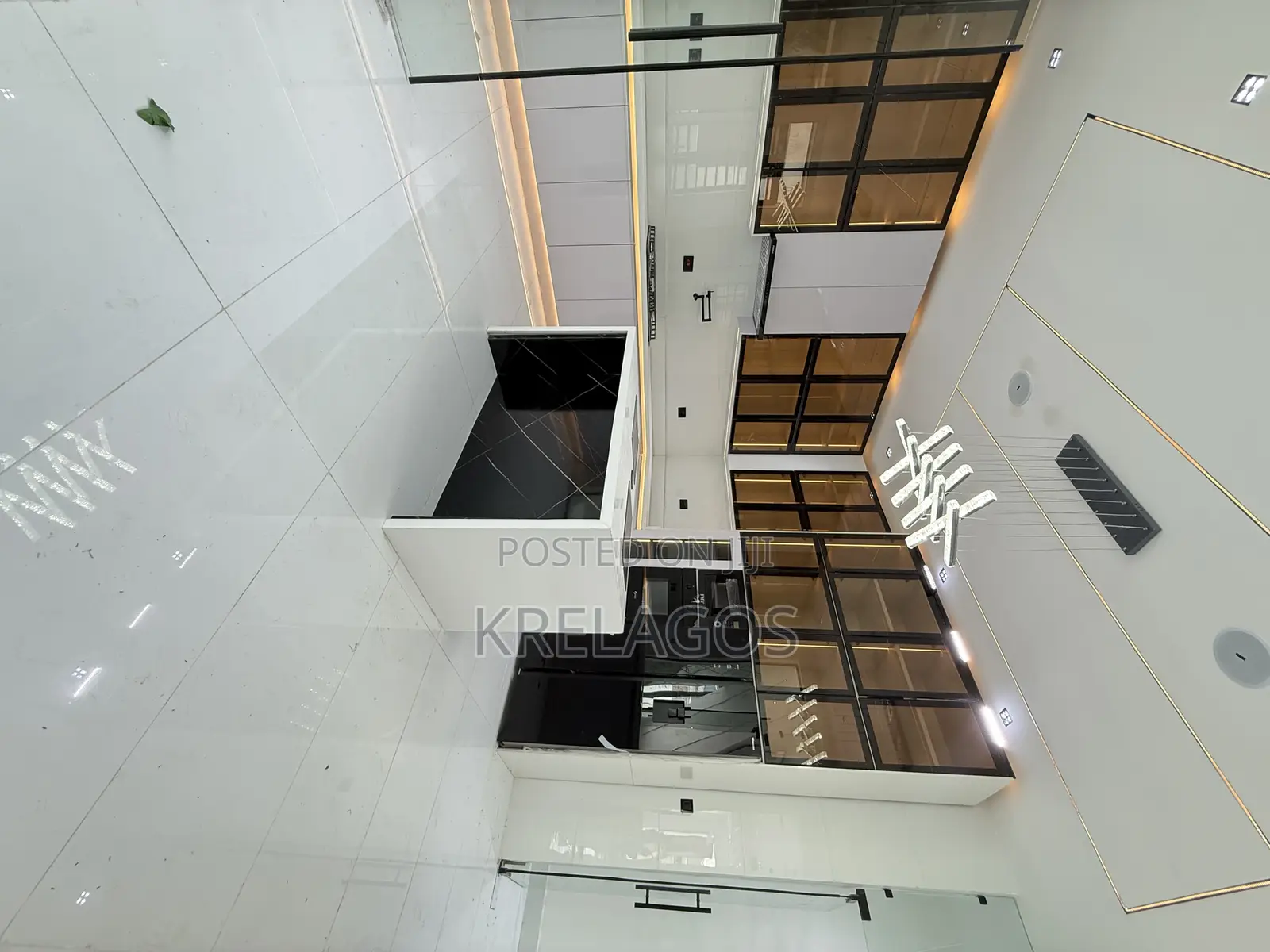 5bdrm Duplex in Chevron for sale in Chevron
