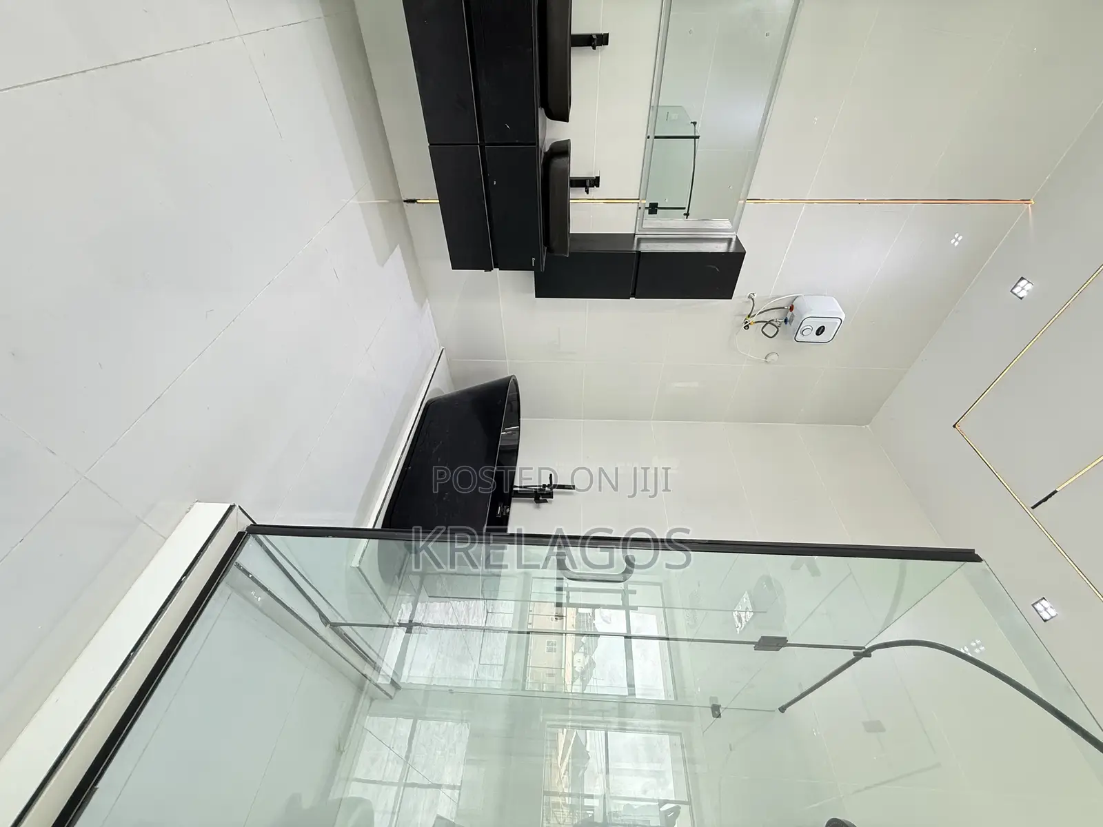 5bdrm Duplex in Chevron for sale in Chevron