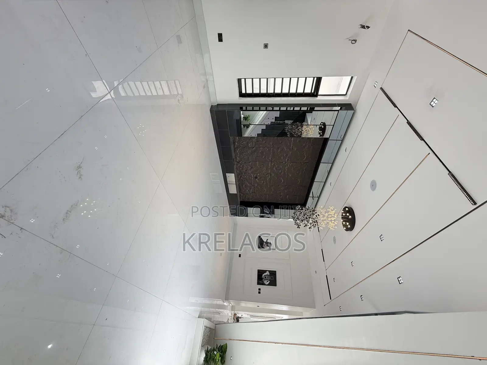 5bdrm Duplex in Chevron for sale in Chevron
