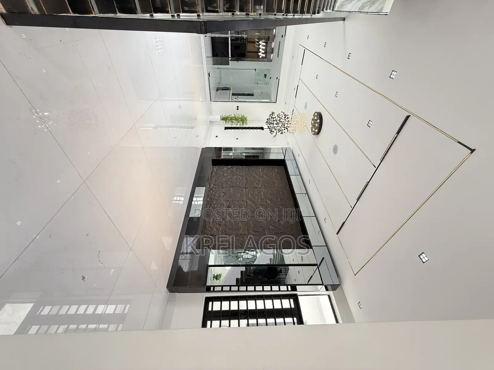 5bdrm Duplex in Chevron for sale in Chevron