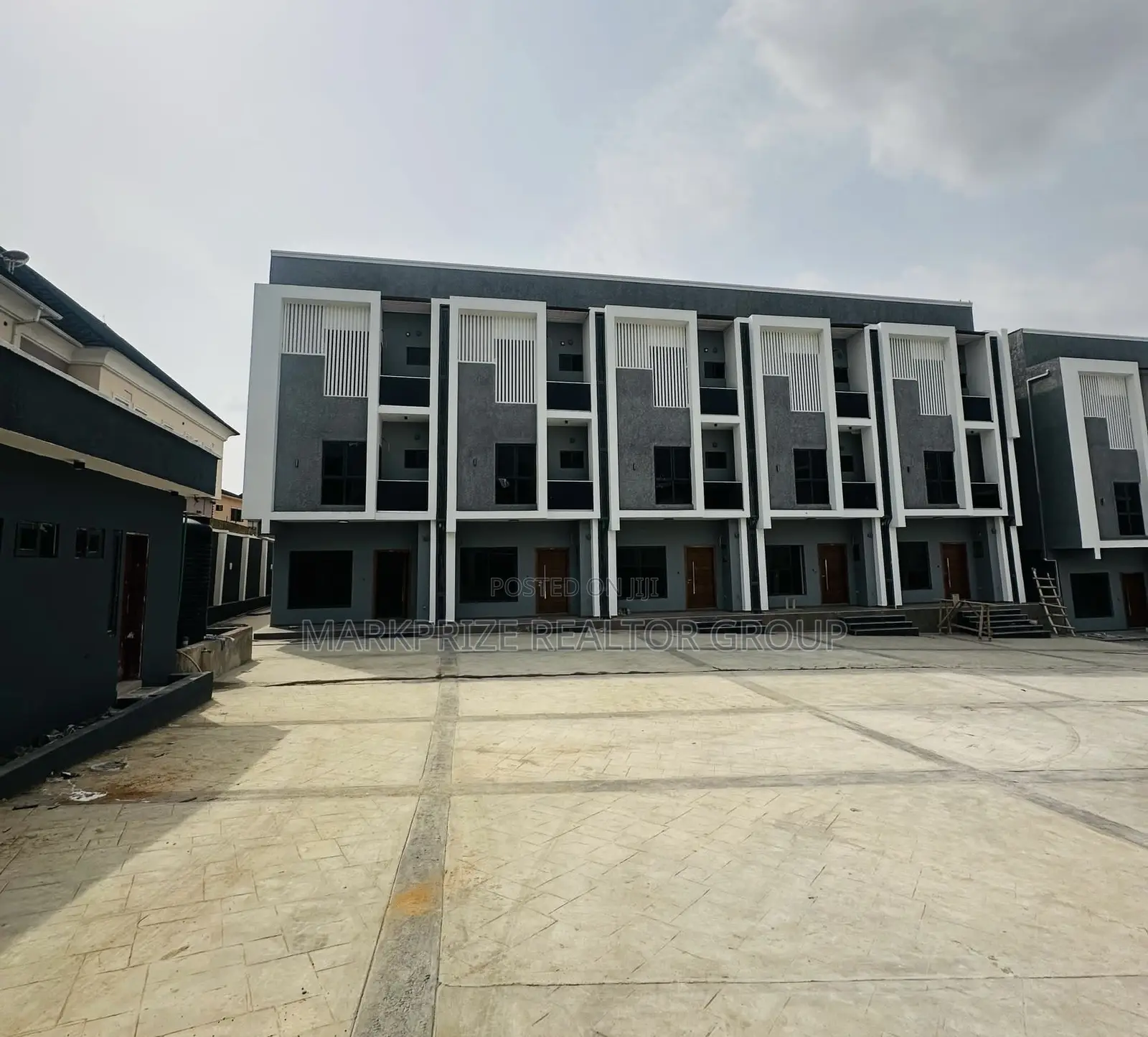 4bdrm Duplex in Magodo Phase 2 Lagos for sale in Magodo