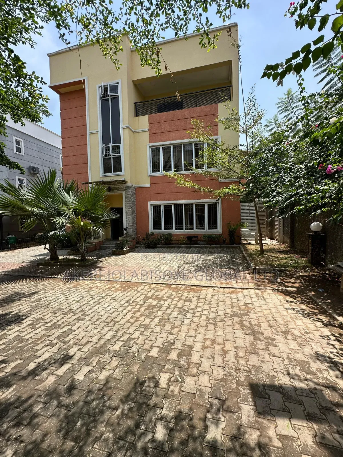 6bdrm Duplex in In An Estate Around for sale in Life Camp