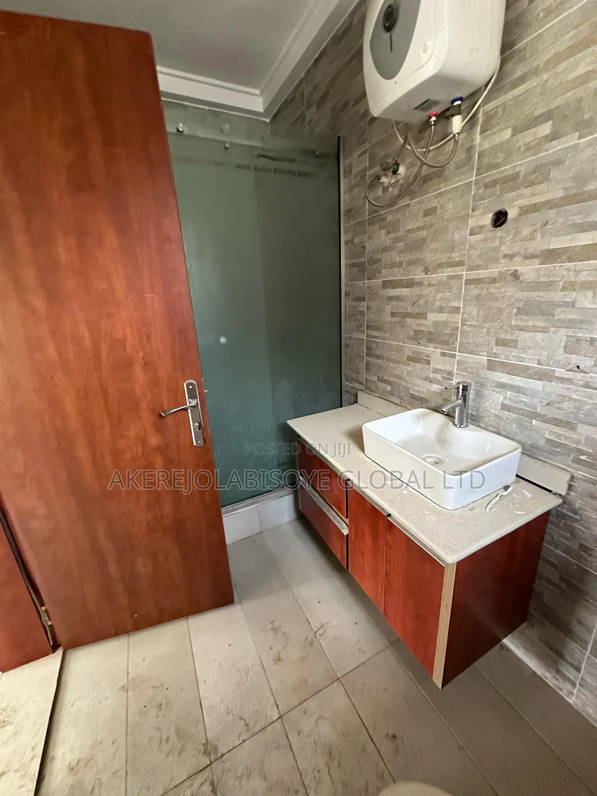 6bdrm Duplex in In An Estate Around for sale in Life Camp