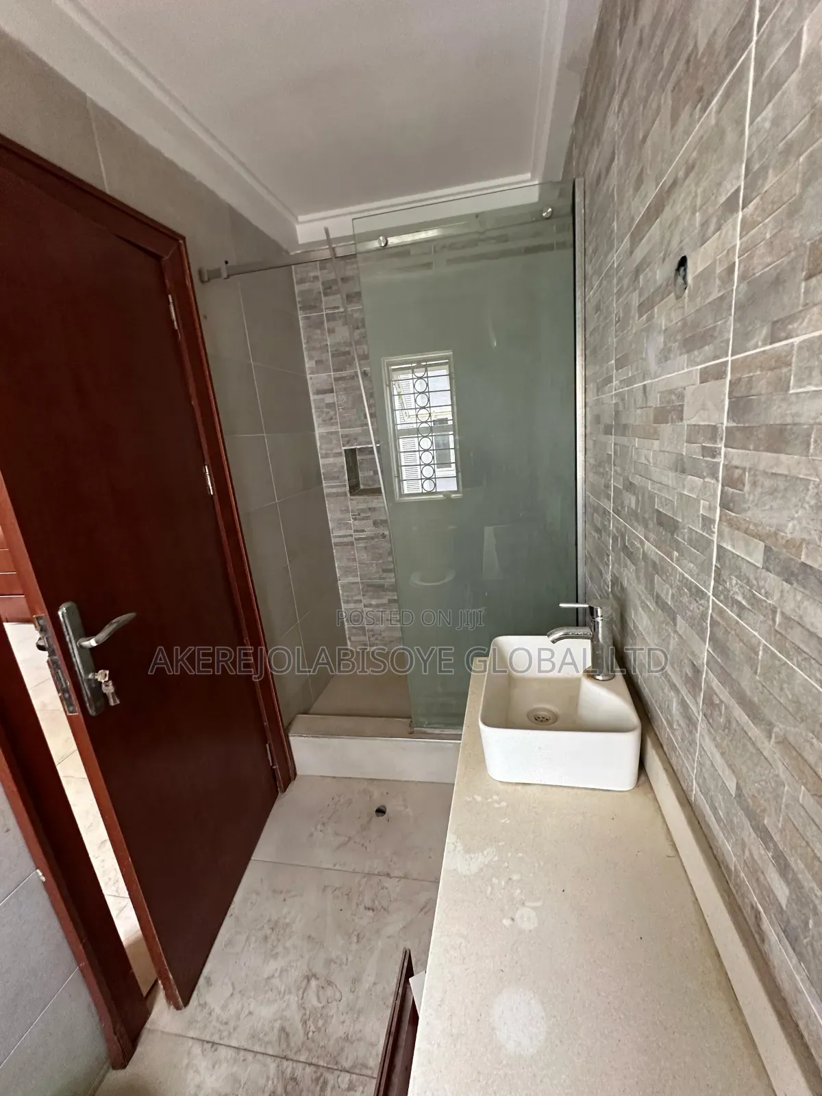 6bdrm Duplex in In An Estate Around for sale in Life Camp