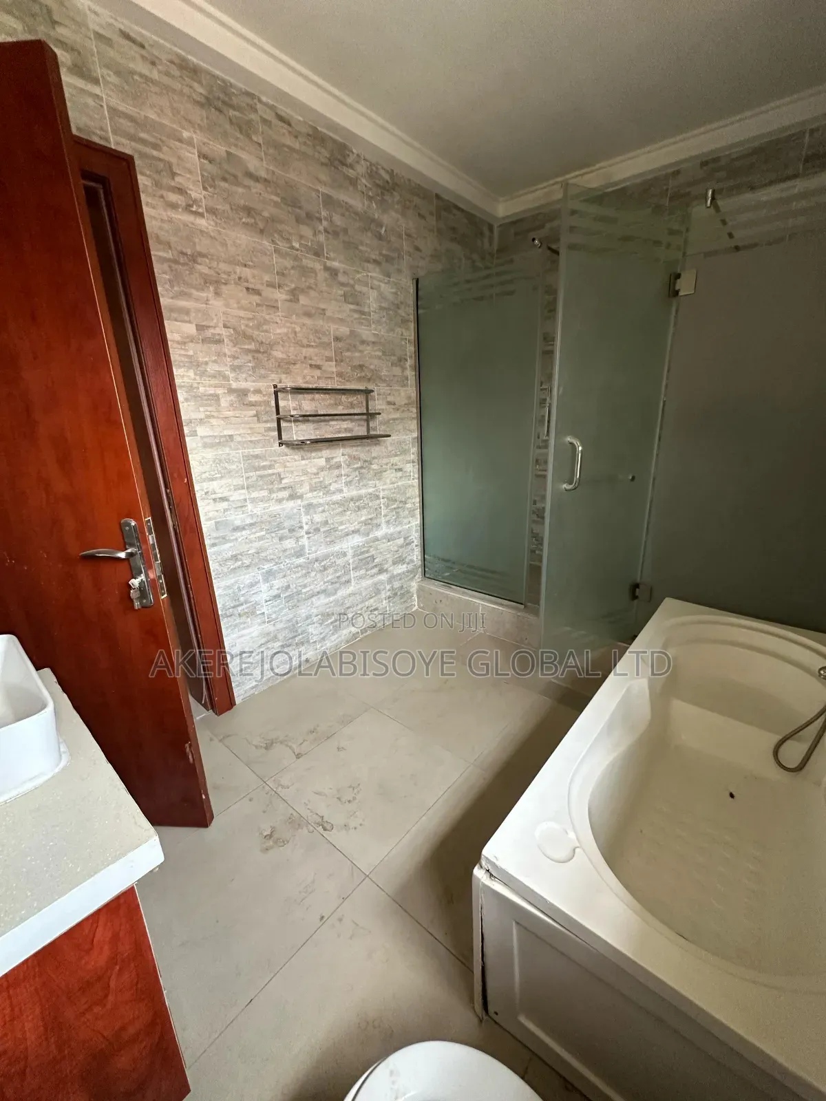 6bdrm Duplex in In An Estate Around for sale in Life Camp