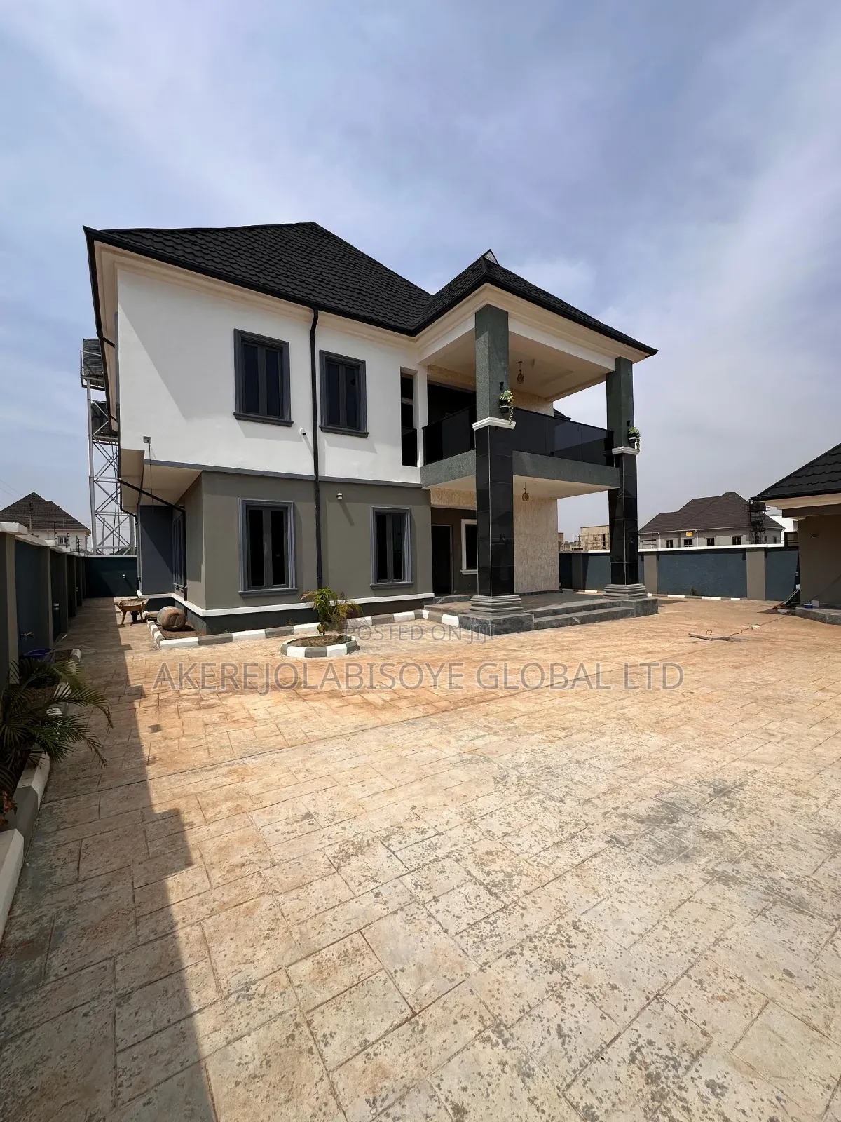 5bdrm Duplex in In An Estate for sale in Life Camp