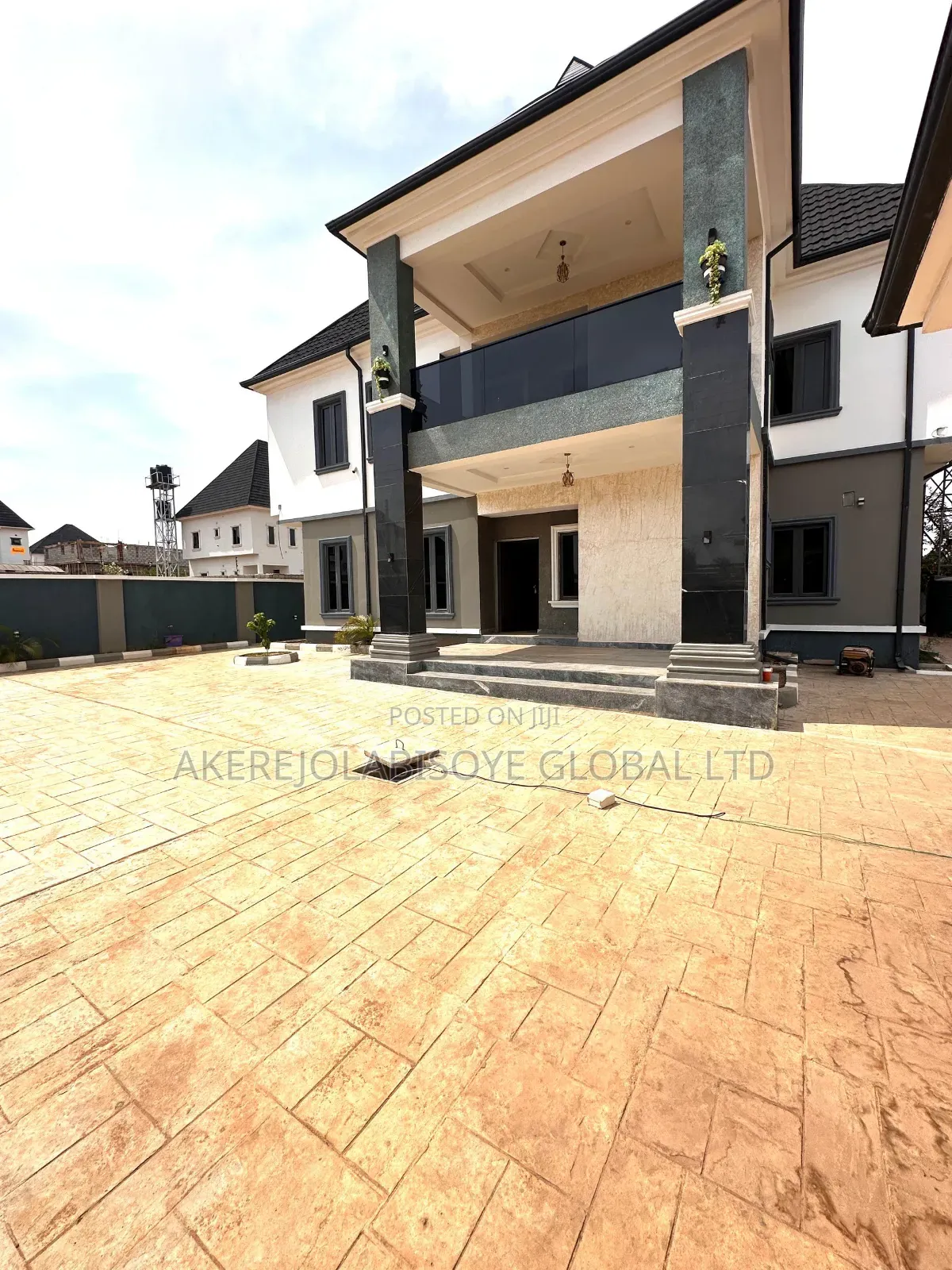5bdrm Duplex in In An Estate for sale in Life Camp