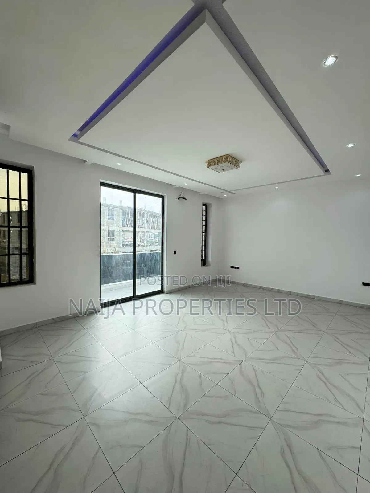 5bdrm Duplex in Chevron, Lekki for sale in Lekki