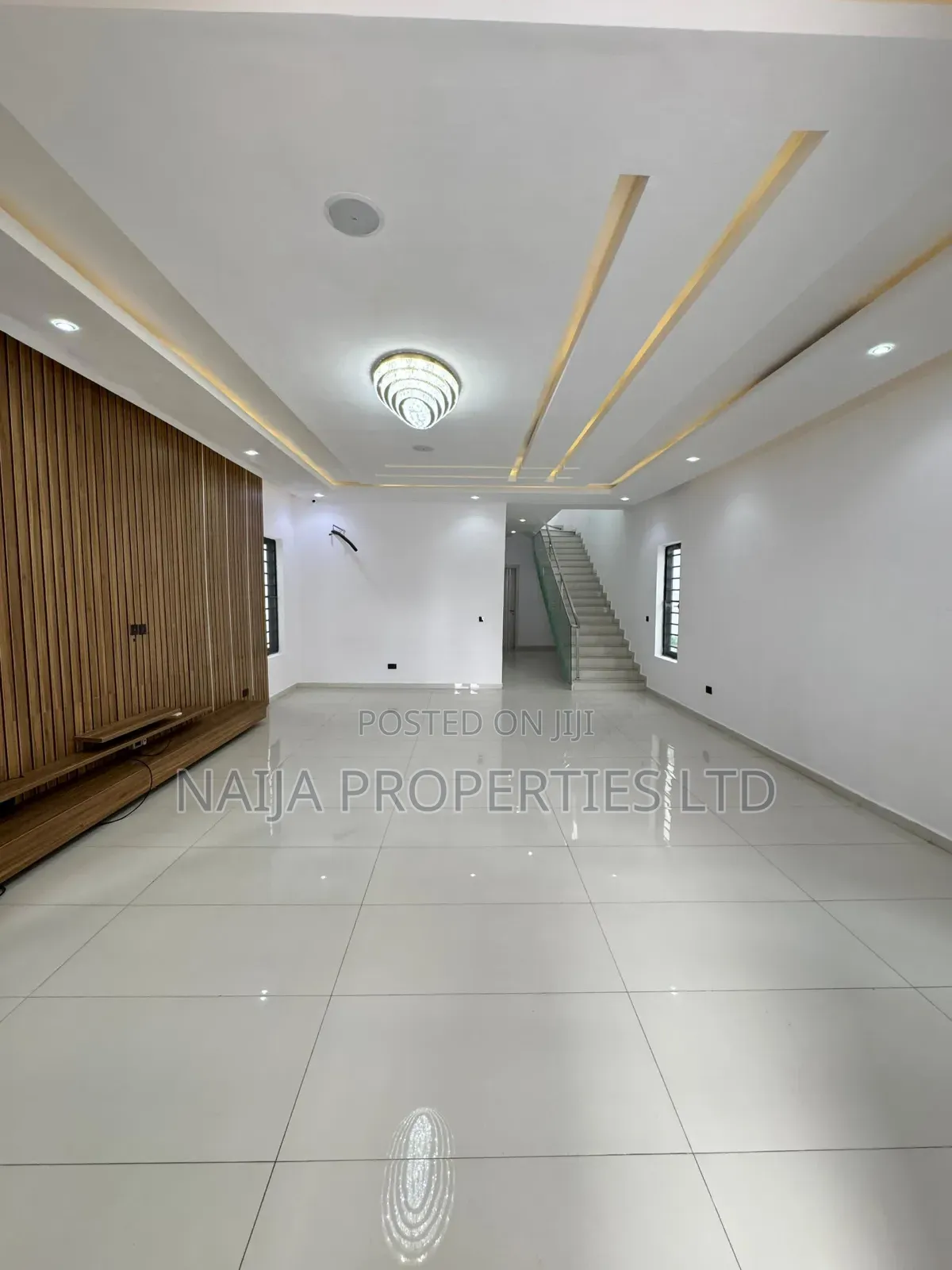 5bdrm Duplex in Chevron, Lekki for sale in Lekki