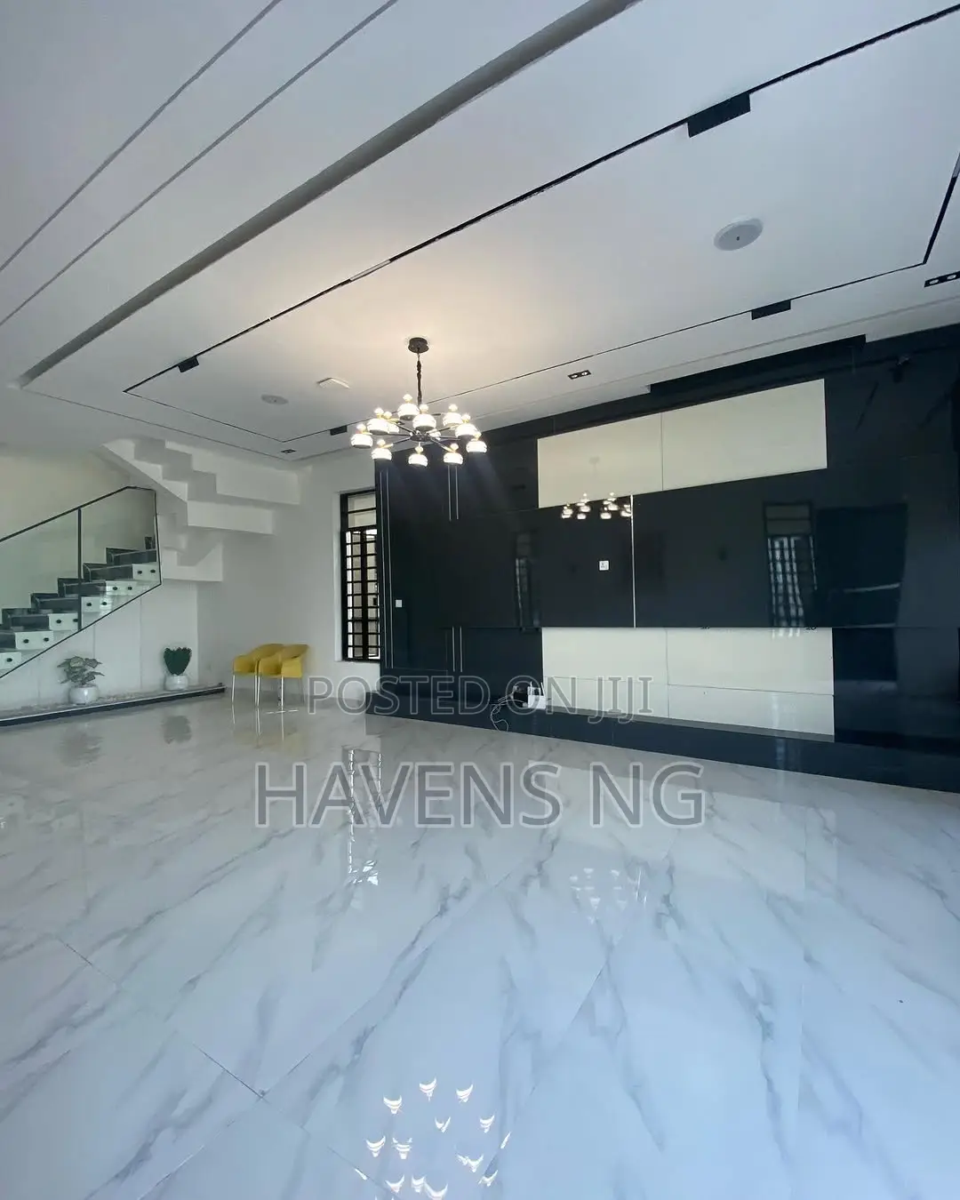 5bdrm Duplex in Chevron for sale in Chevron