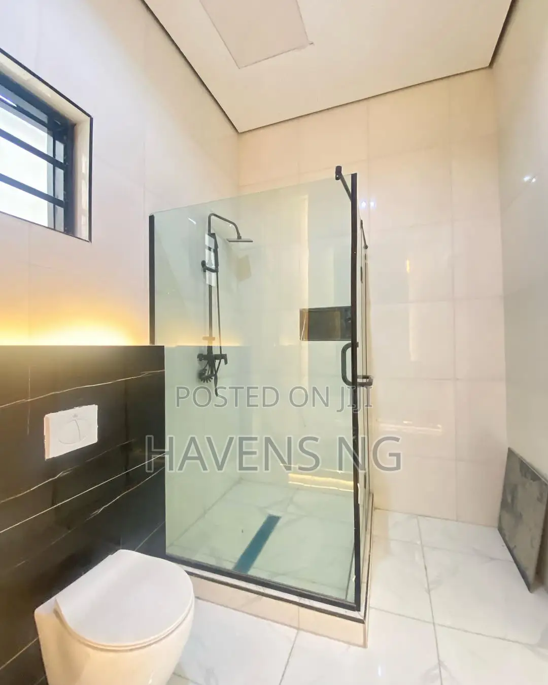 5bdrm Duplex in Chevron for sale in Chevron