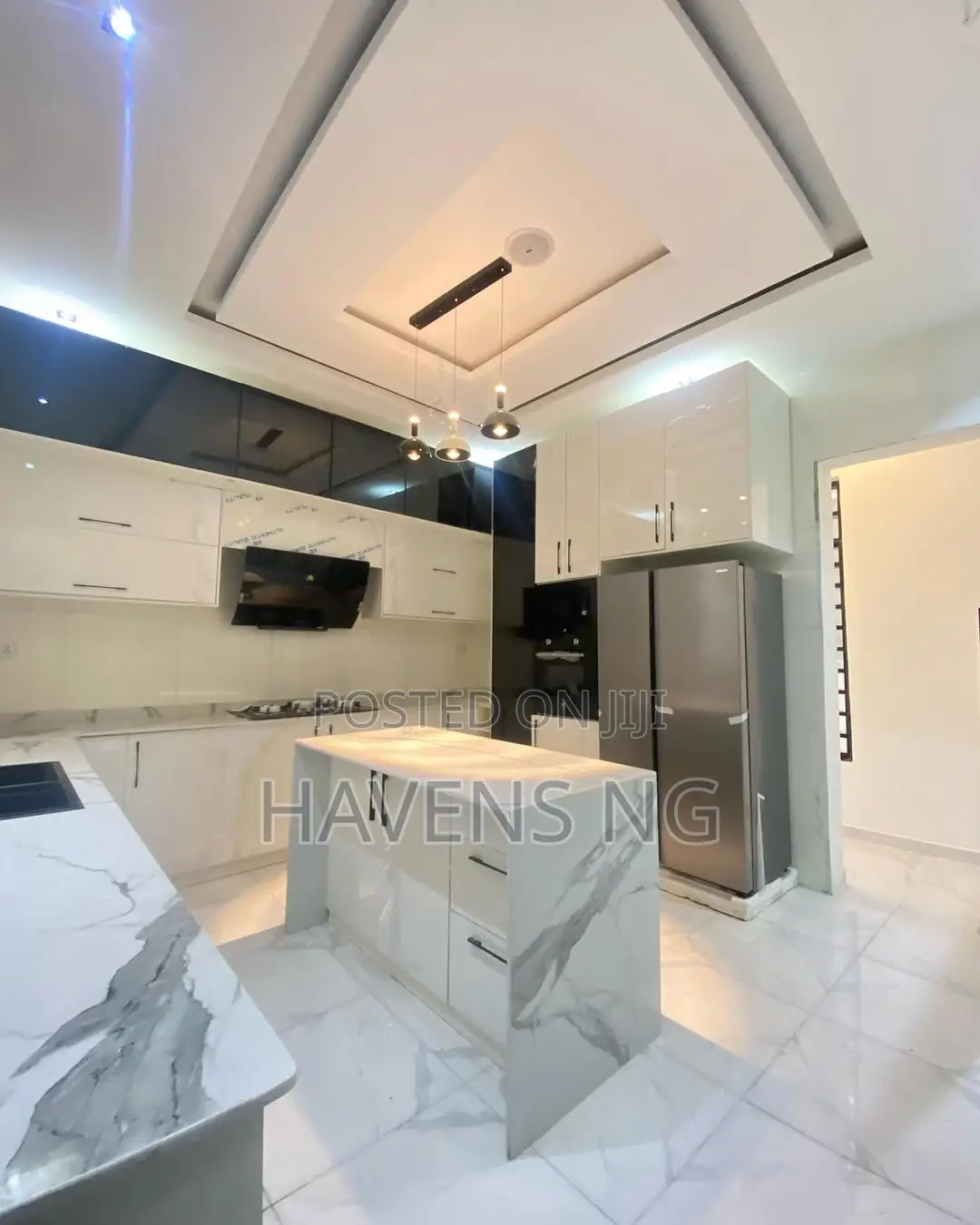 5bdrm Duplex in Chevron for sale in Chevron