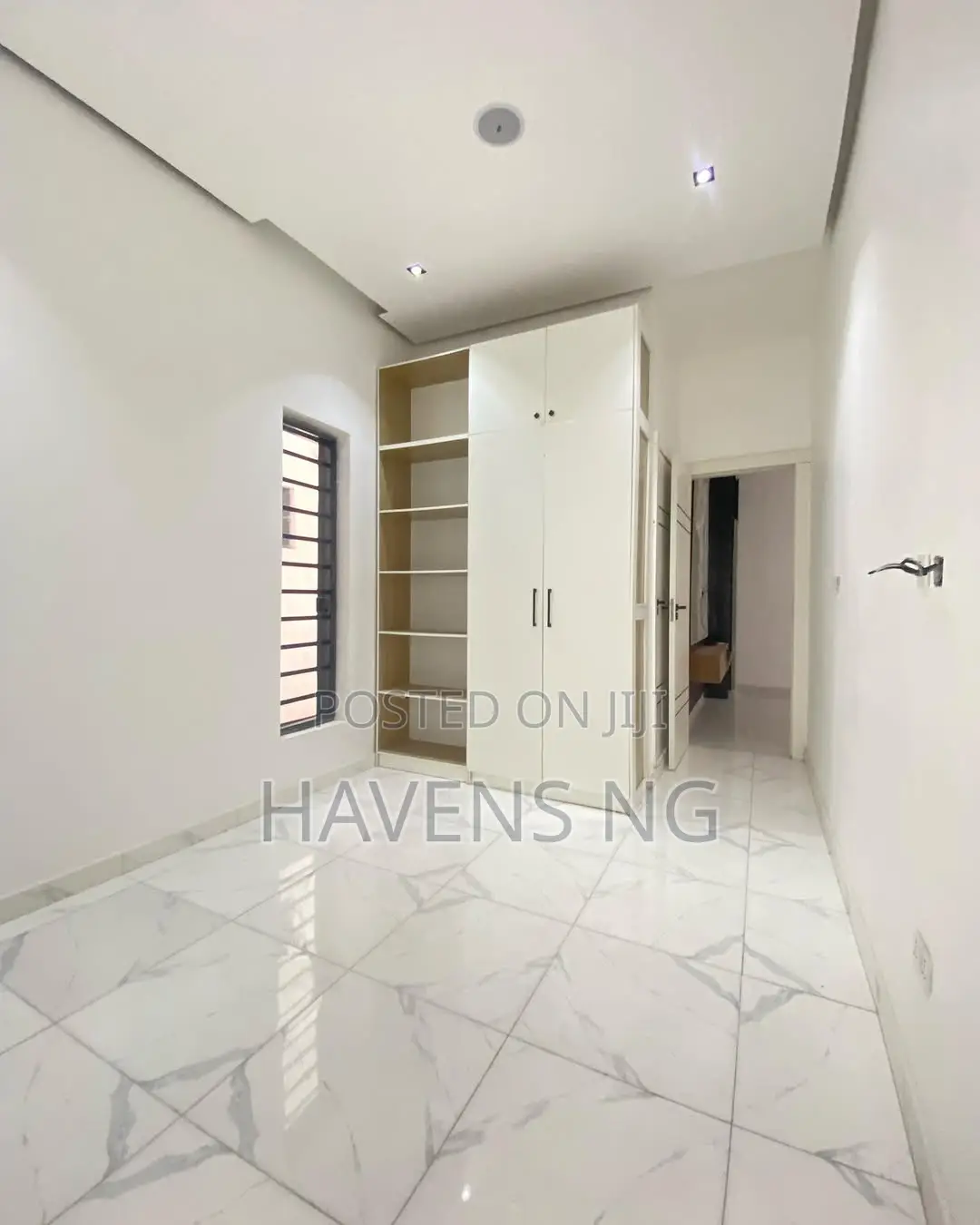 5bdrm Duplex in Chevron for sale in Chevron