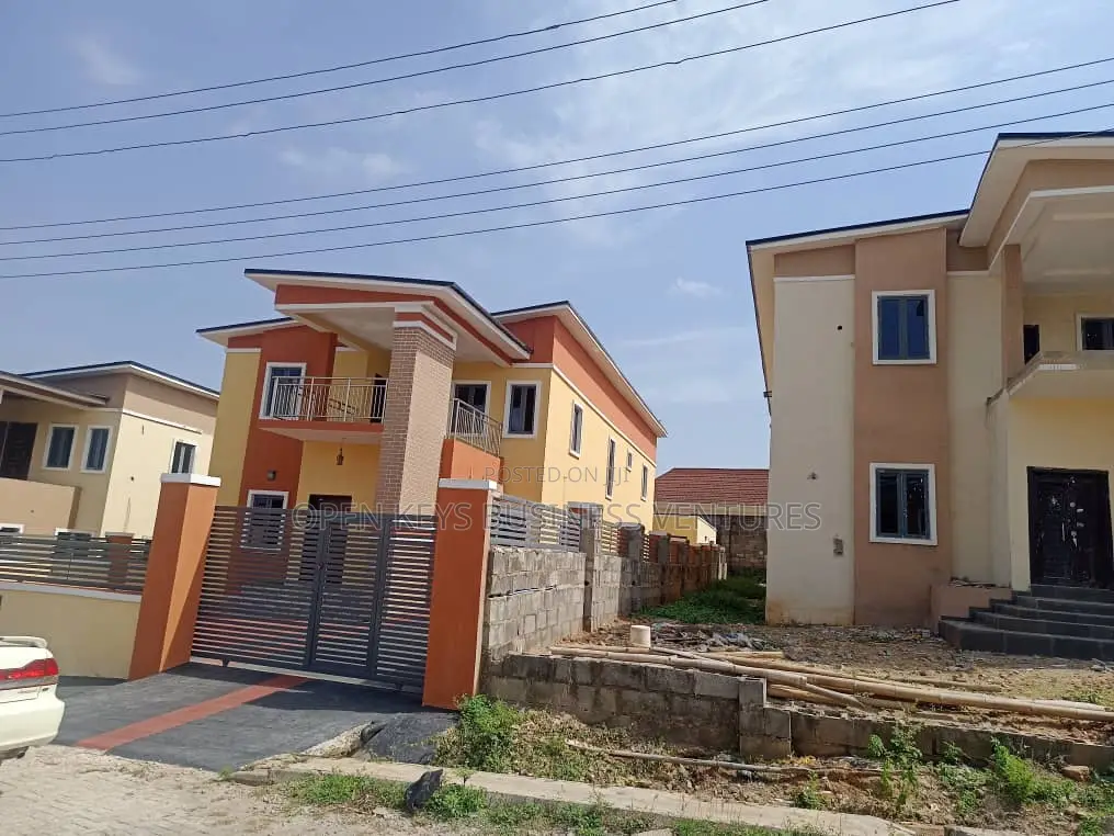 4bdrm Duplex in S&T Estate, Jericho for sale in Jericho