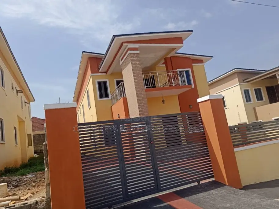 4bdrm Duplex in S&T Estate, Jericho for sale in Jericho