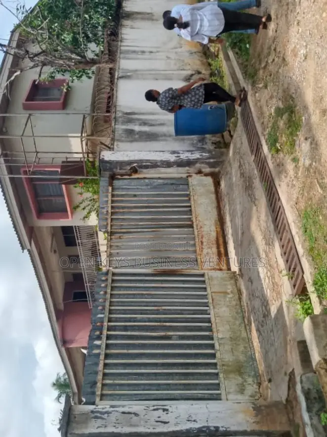 3bdrm Block of Flats in Abayomi Akinmosa, Idishin for sale in Idishin