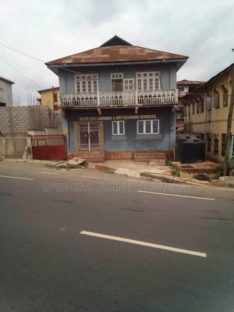 Commercial Property in a Strategic in Dugbe (Onireke)