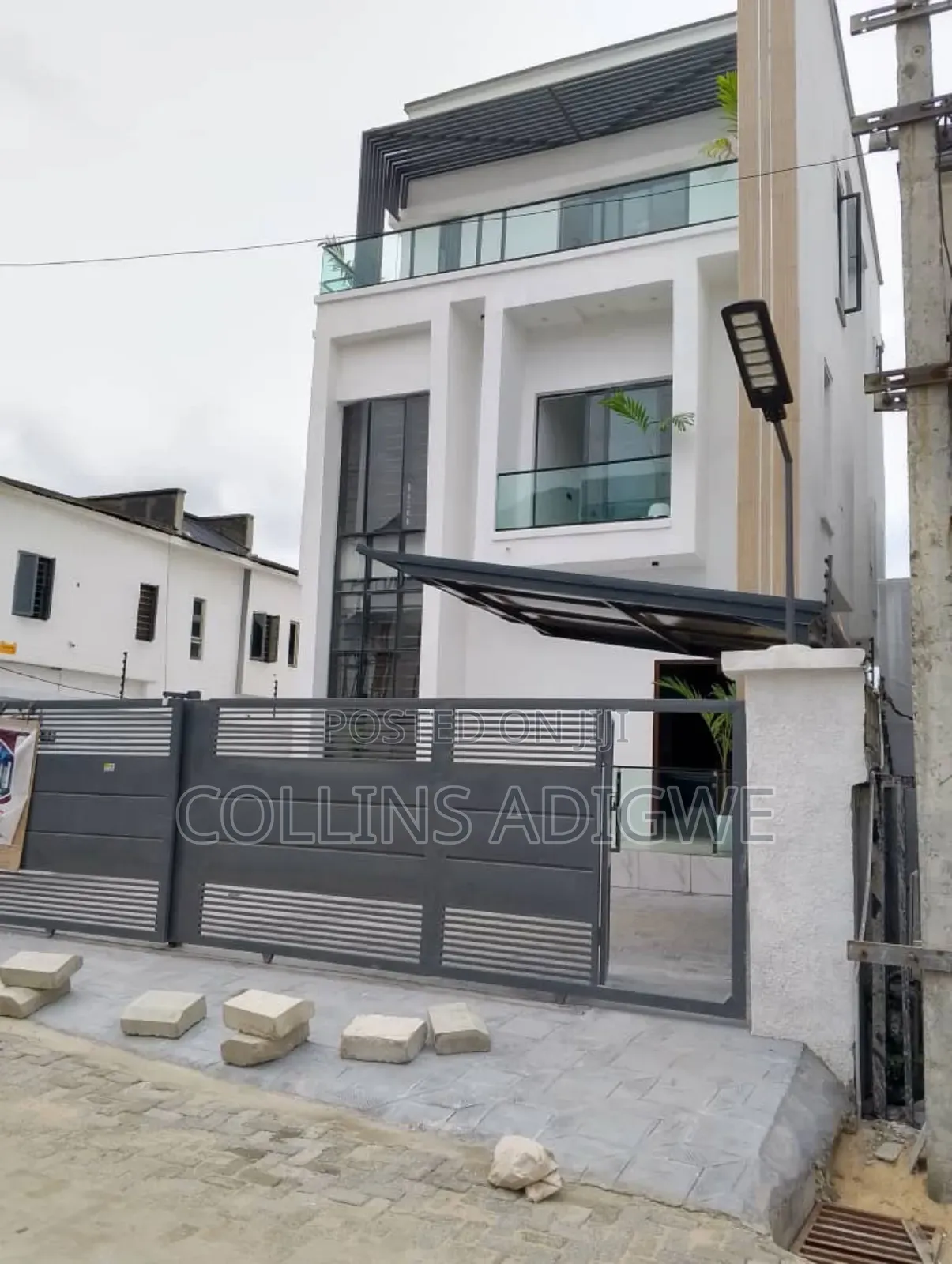 4bdrm Duplex in Ikota Chevron for sale in Ikota