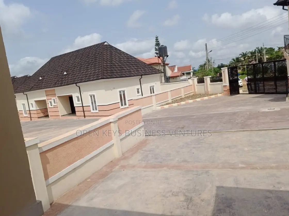 3bdrm Bungalow in Bera, Akobo for sale in Akobo