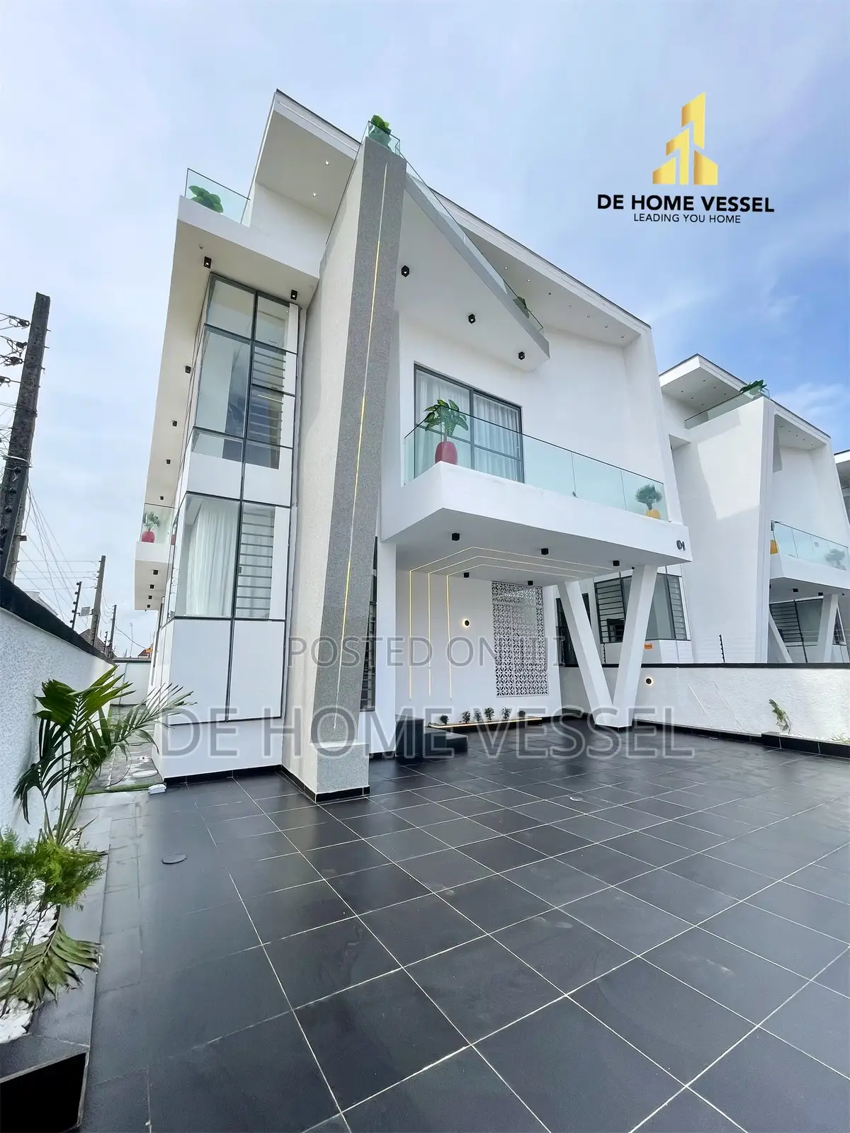 5bdrm Duplex in Idado for sale in Idado