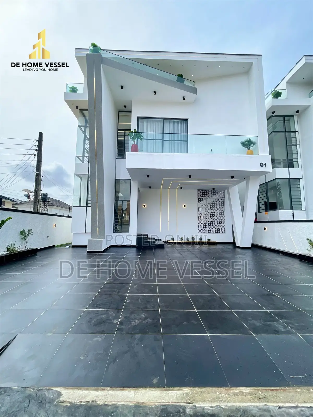5bdrm Duplex in Idado for sale in Idado