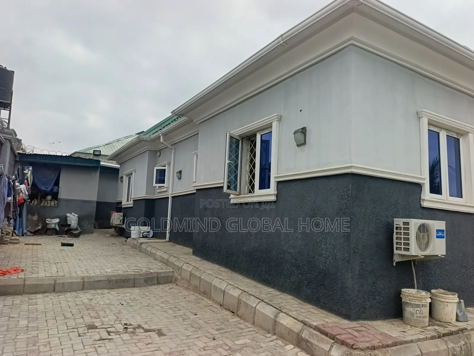 3bdrm Bungalow in Lugbe Aiport Road for sale in Sabon Lugbe