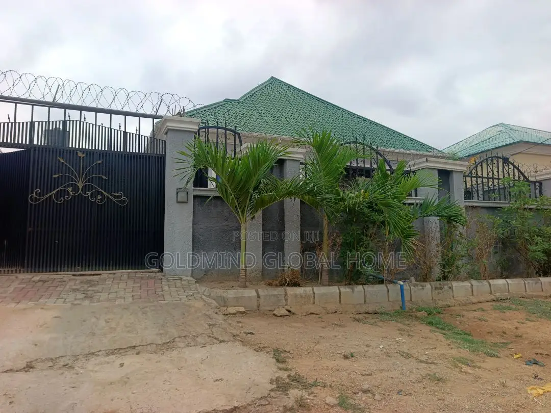 3bdrm Bungalow in Lugbe Aiport Road for sale in Sabon Lugbe