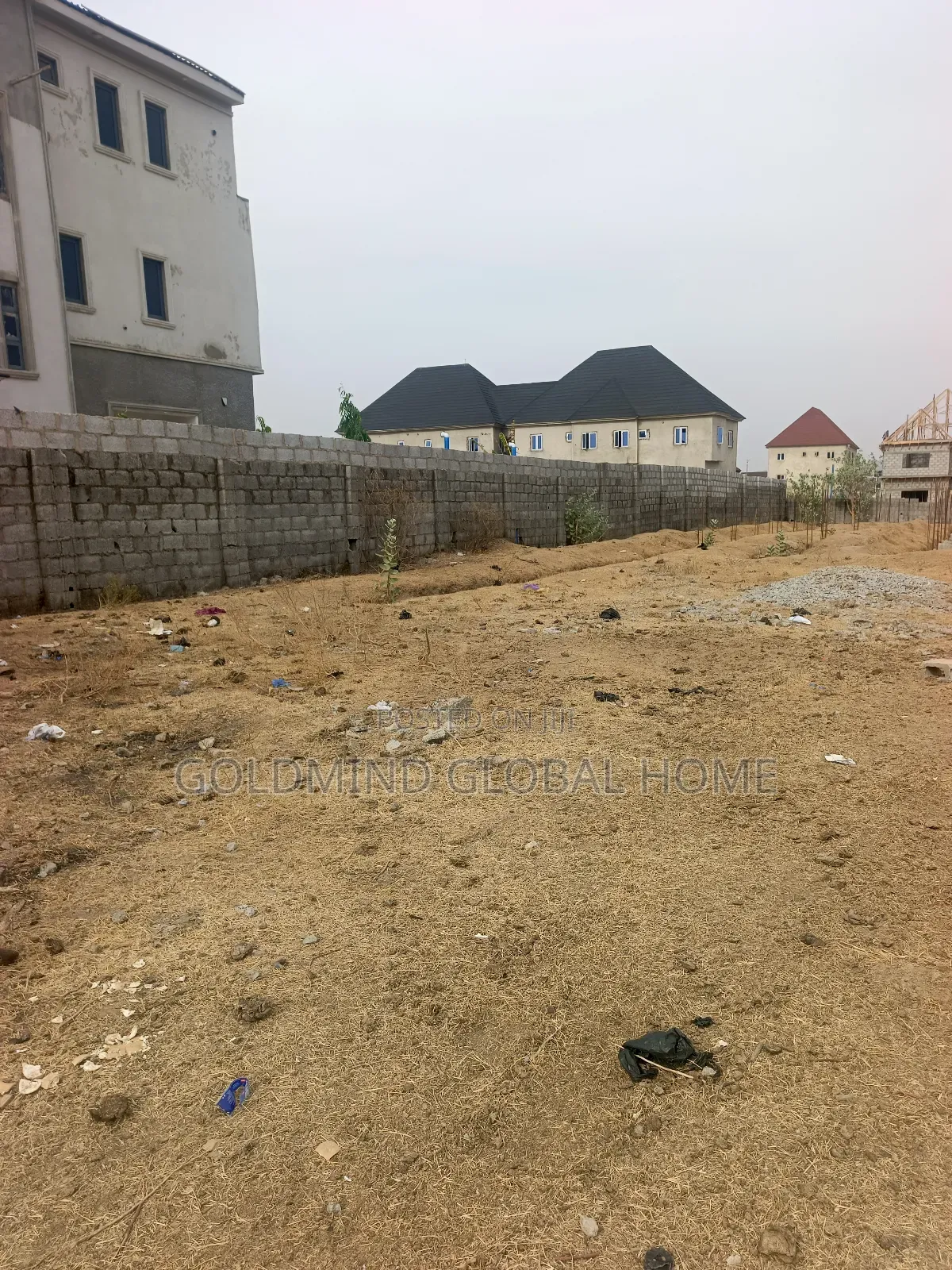 400sqm Estate Land to Build 3 Bedroom Bungalow With B.Q in Kuje