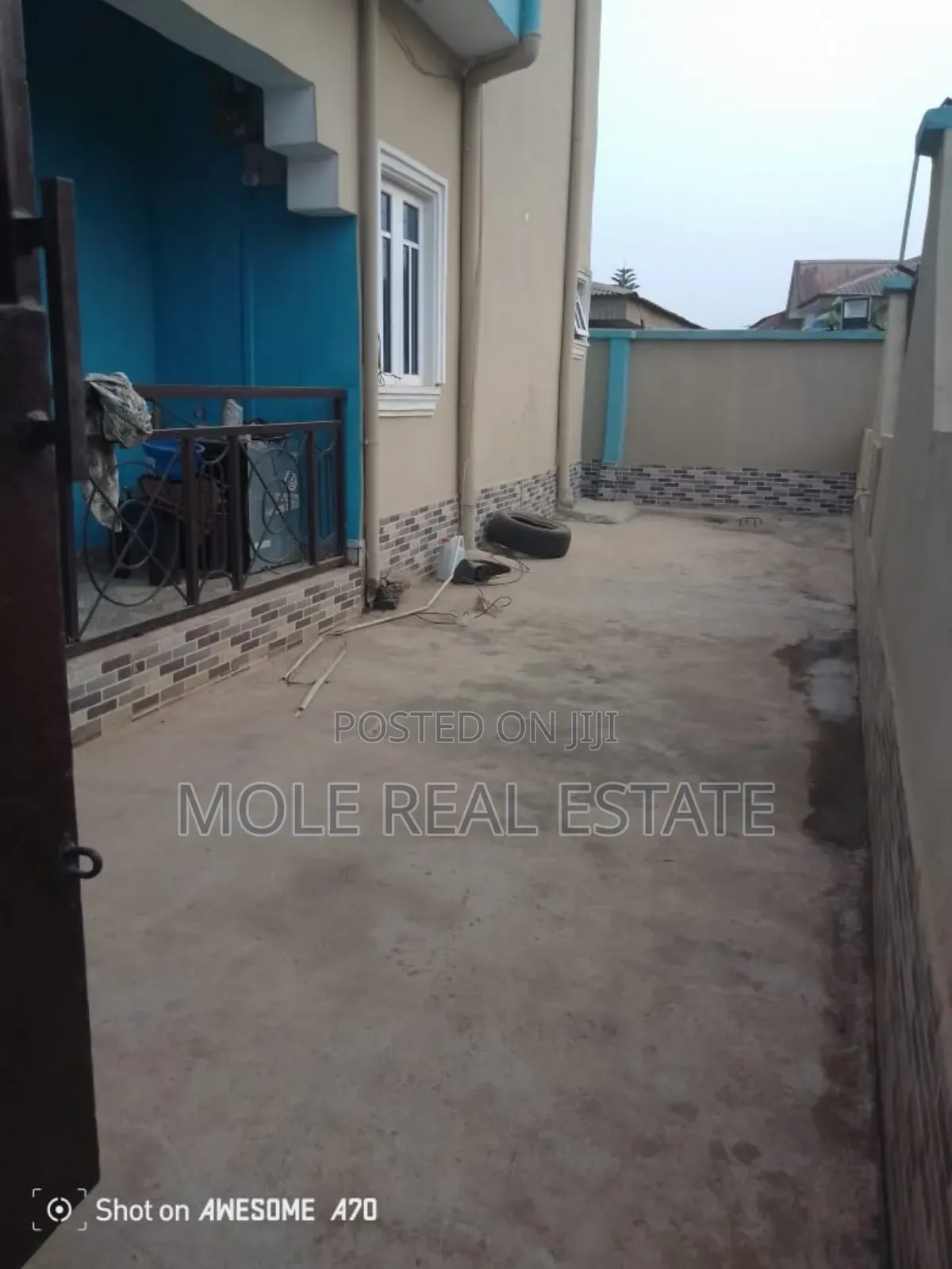 Investment Roi 4 Flats Victory Estate Idimu in Idimu