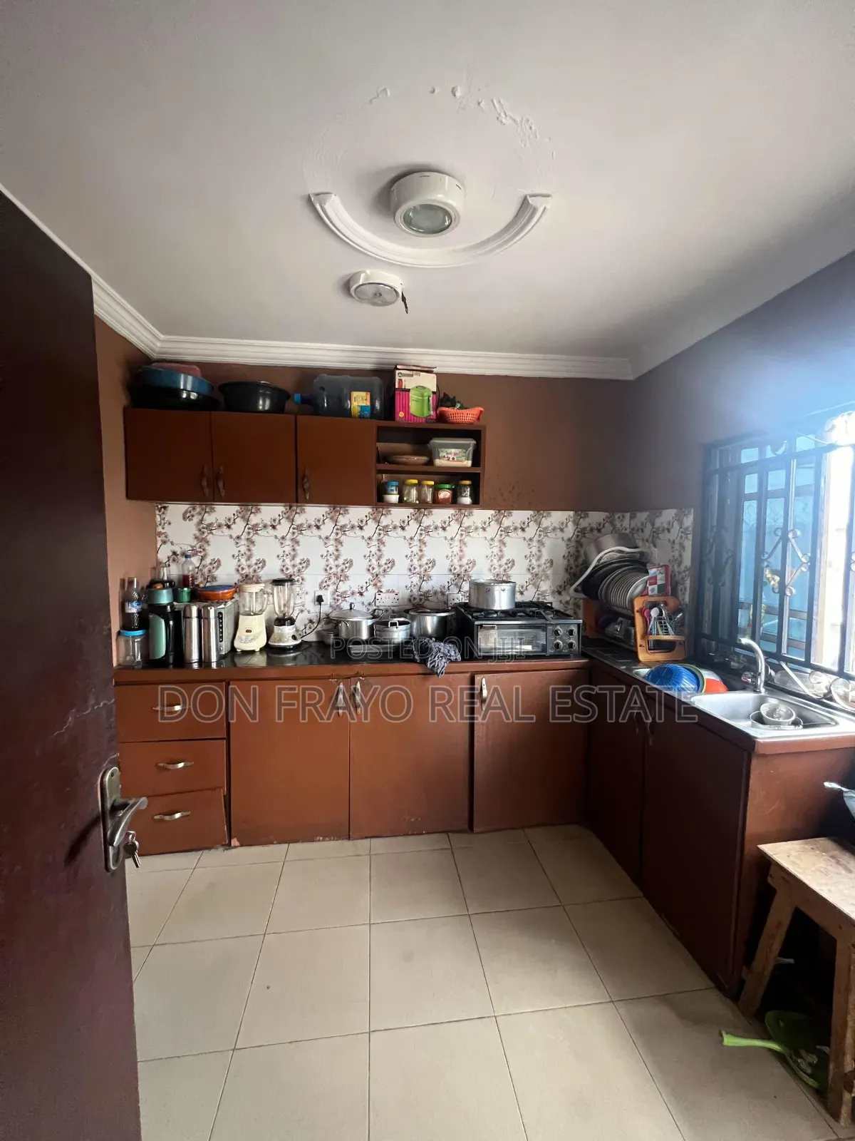7bdrm Block of Flats in Ogungbade Old Ife Rd, Ibadan for sale in Ibadan