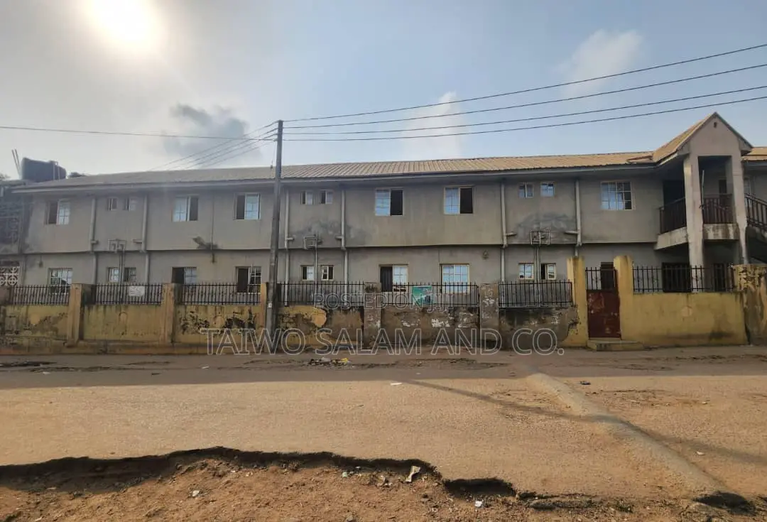 44 Rooms Hostel at Ibadan University in Agbowo