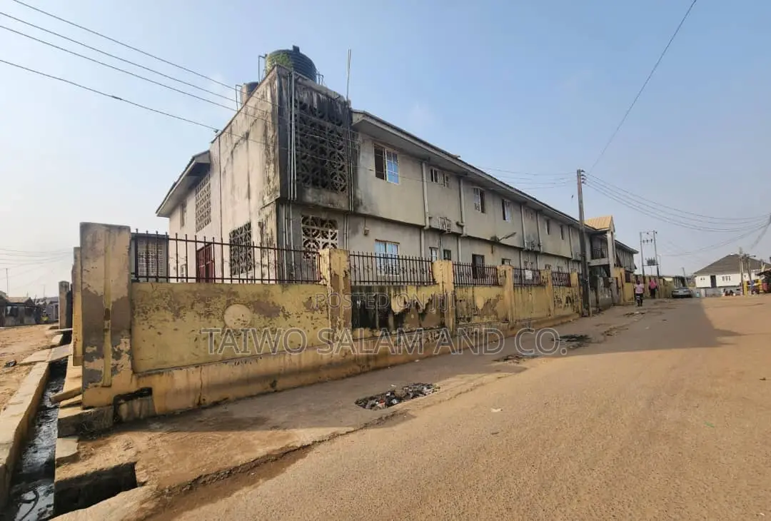 44 Rooms Hostel at Ibadan University in Agbowo