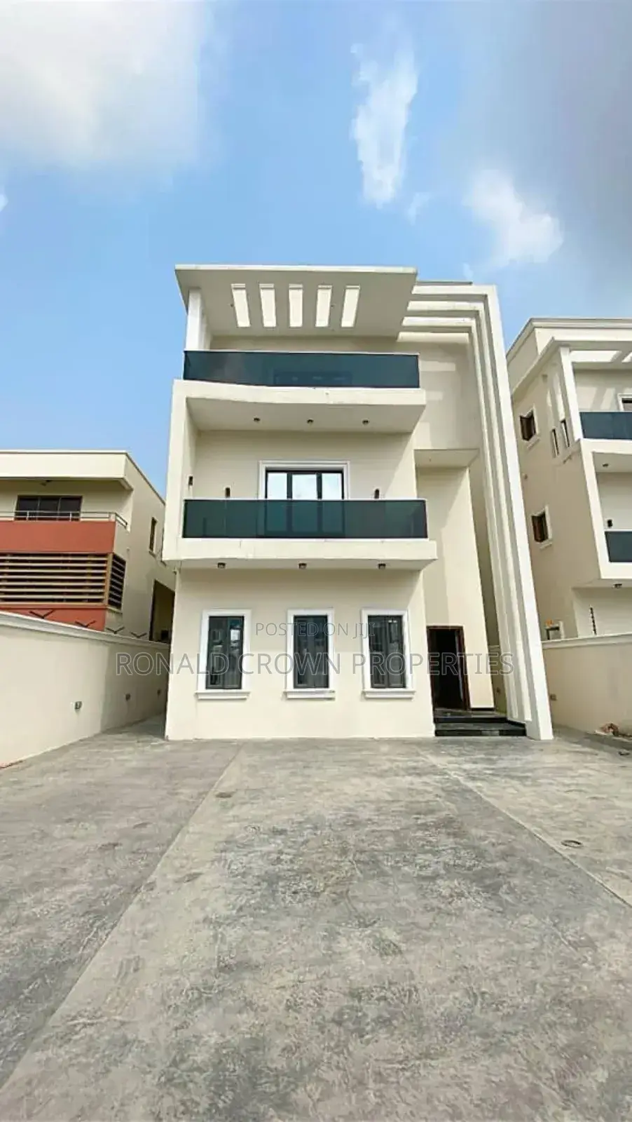 5bdrm Duplex in Lekki Phase 1 for sale in Lekki Phase 1