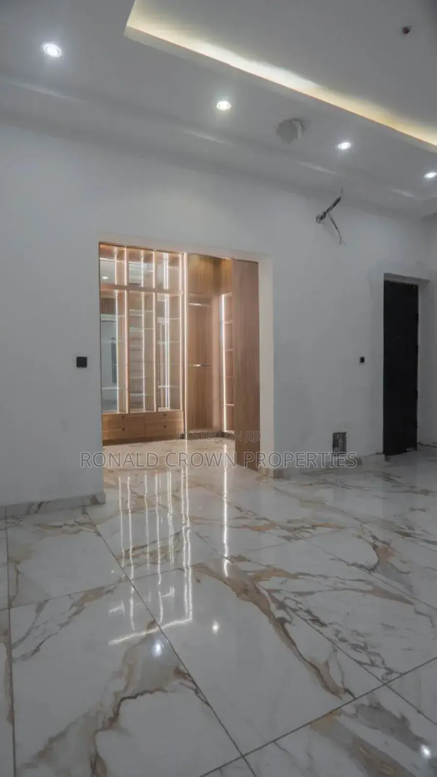 5bdrm Duplex in Lekki Phase 1 for sale in Lekki Phase 1