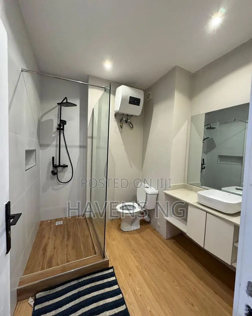 2-Bedroom Luxury Waterfront Apartment With Pool. in Lekki Phase 1