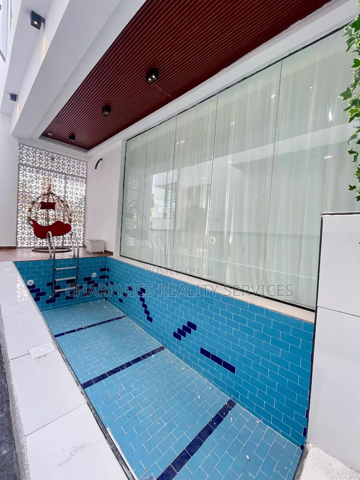 5bdrm Duplex in Idado for sale in Idado