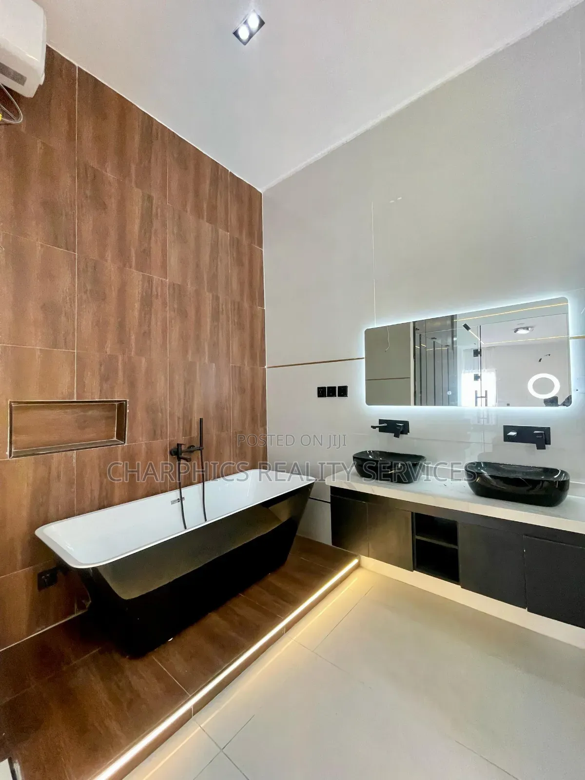 5bdrm Duplex in Idado for sale in Idado