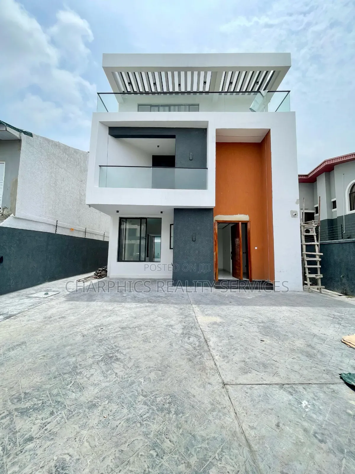 5bdrm Duplex in Lekki Phase 1 for sale in Lekki Phase 1